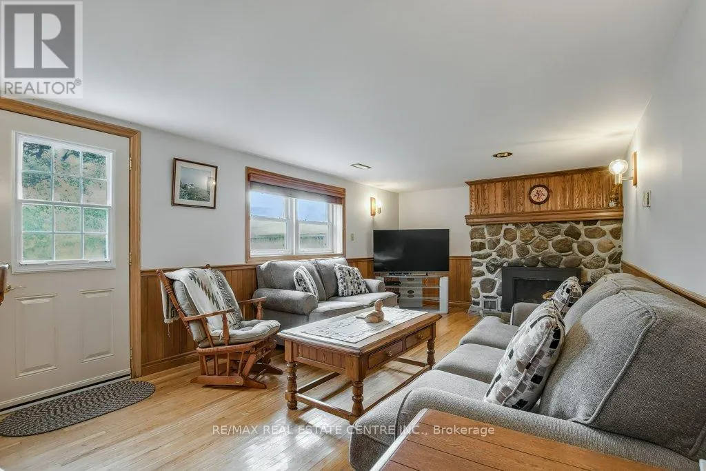 28 MEADOW CRESCENT