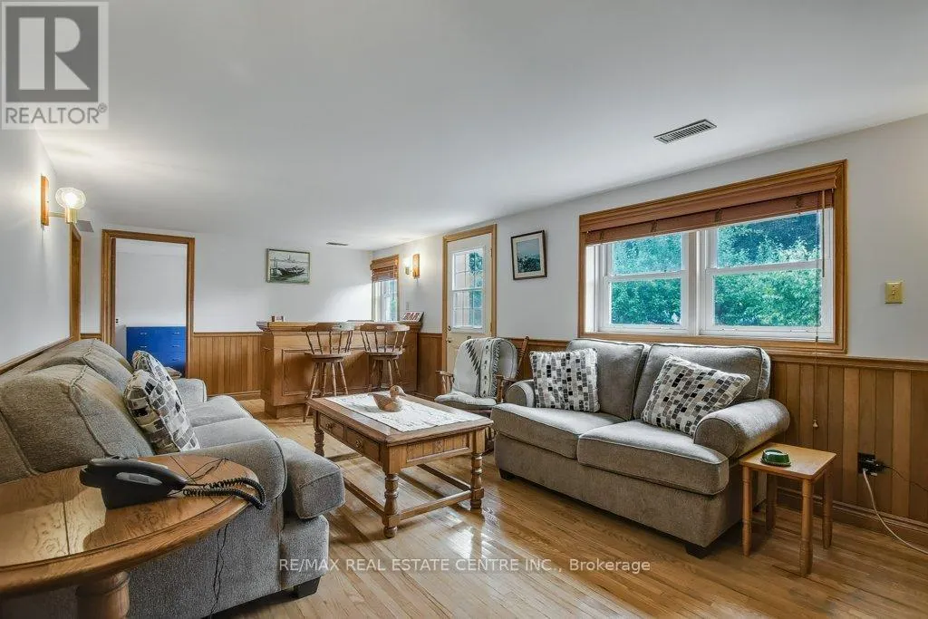 28 MEADOW CRESCENT