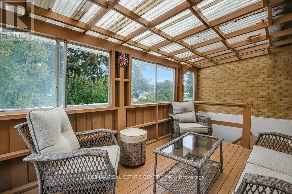 28 MEADOW CRESCENT