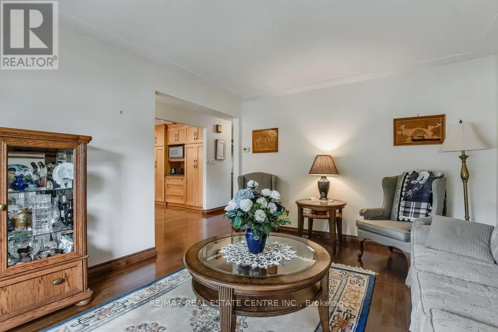28 MEADOW CRESCENT