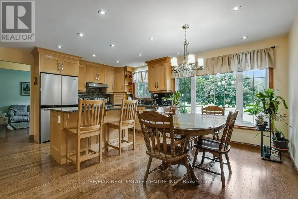 28 MEADOW CRESCENT