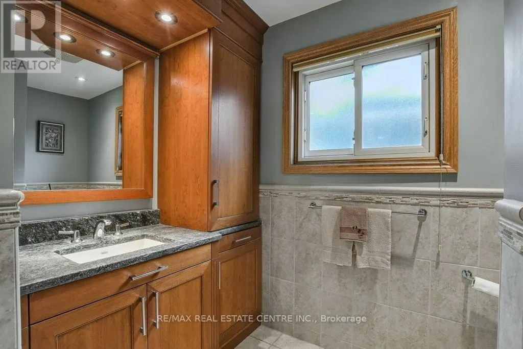 28 MEADOW CRESCENT