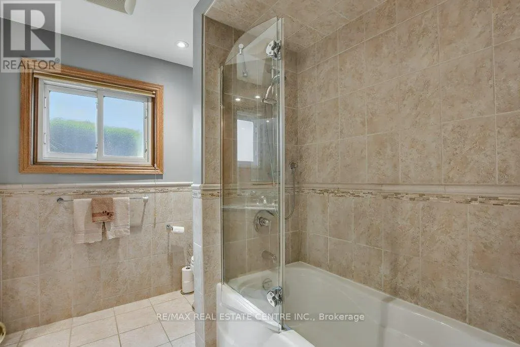 28 MEADOW CRESCENT