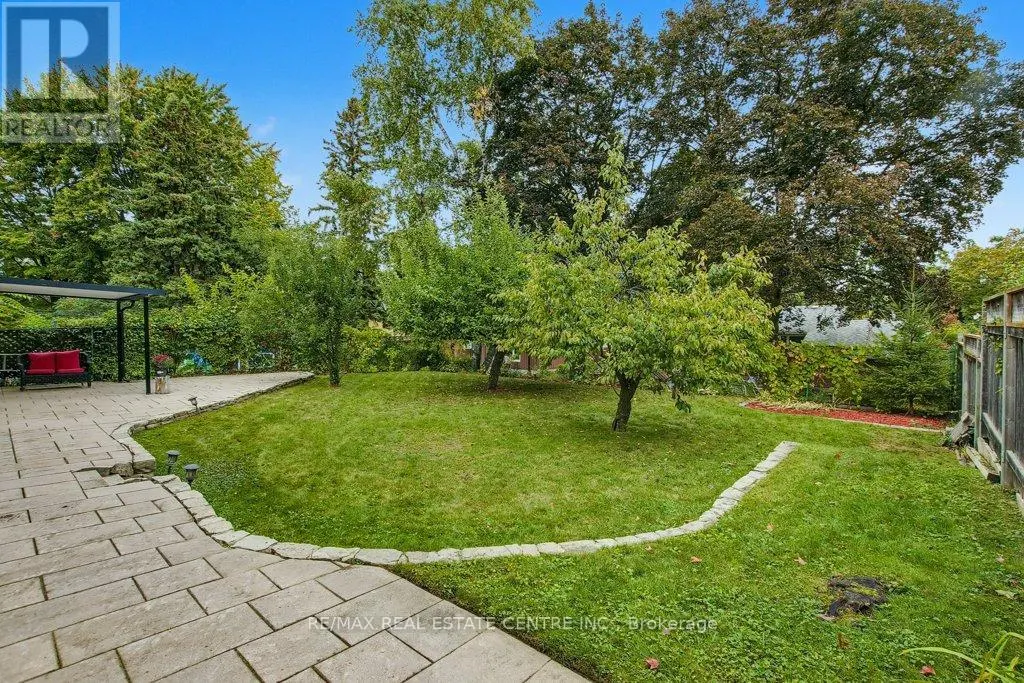 28 MEADOW CRESCENT
