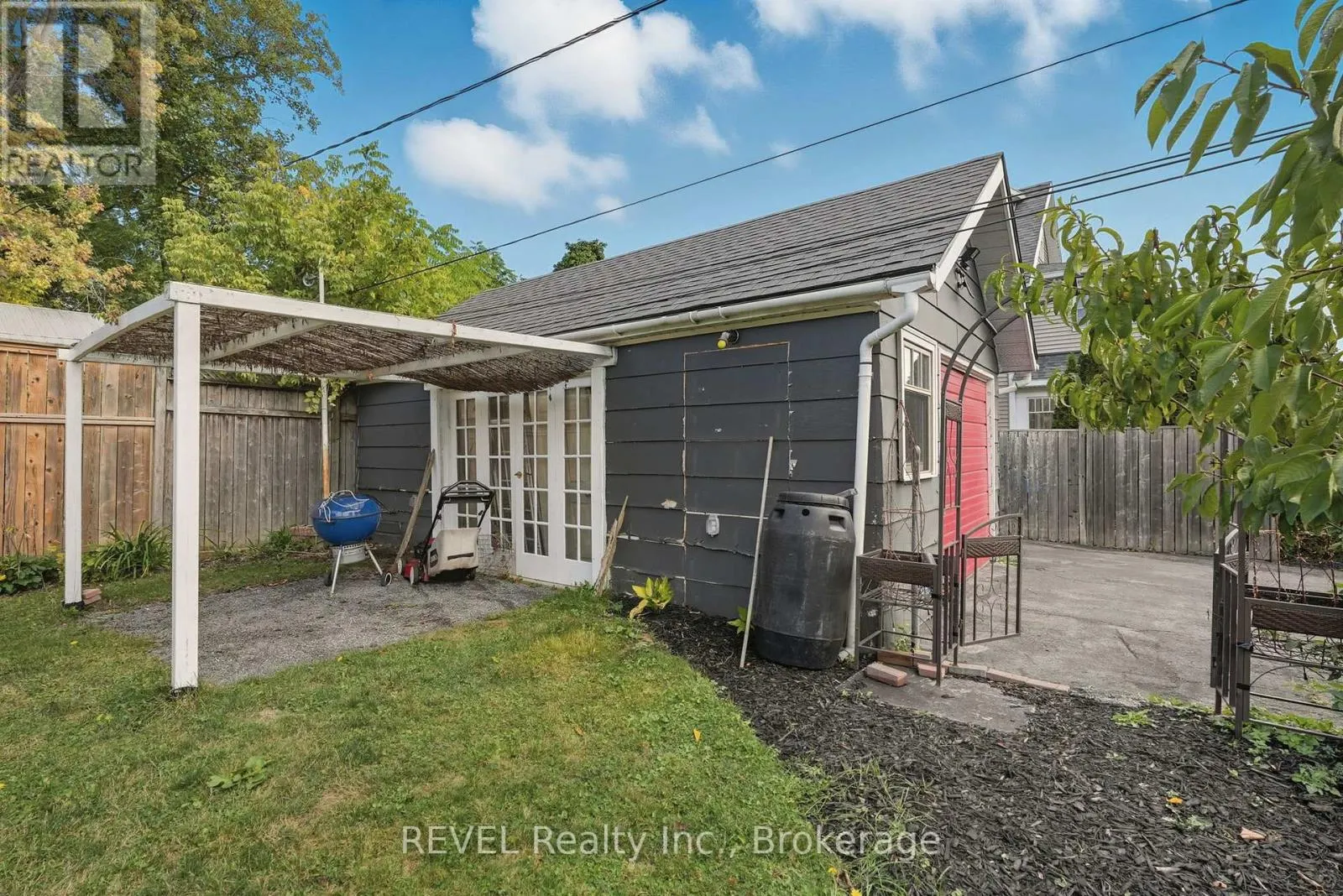 250 RIDGE ROAD N
