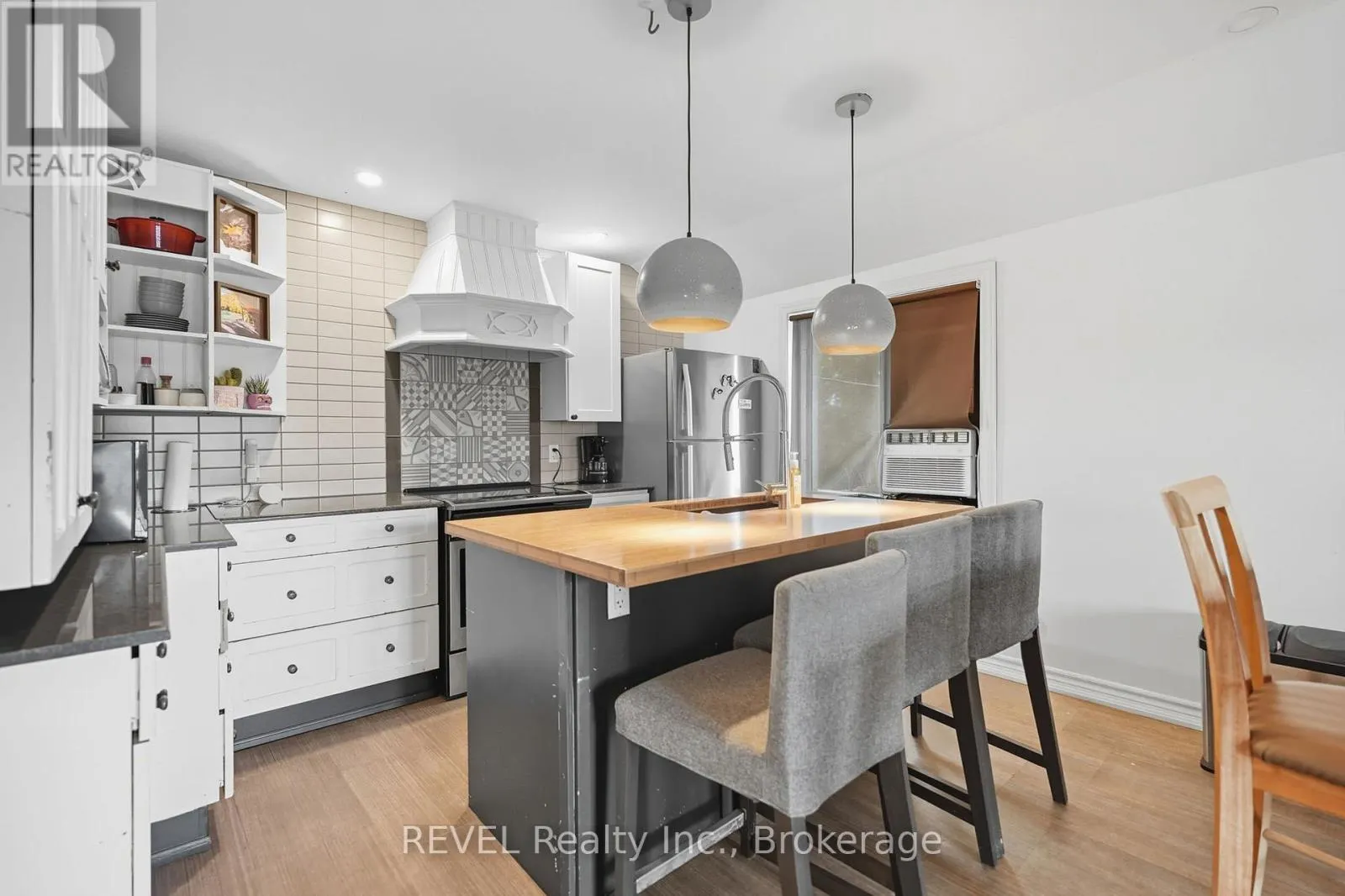 250 RIDGE ROAD N