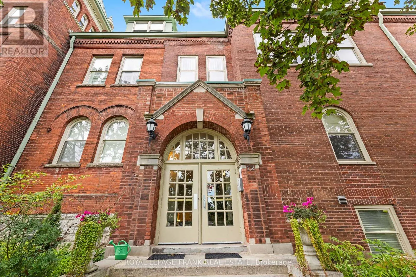 202 - 72 PINE STREET, #202