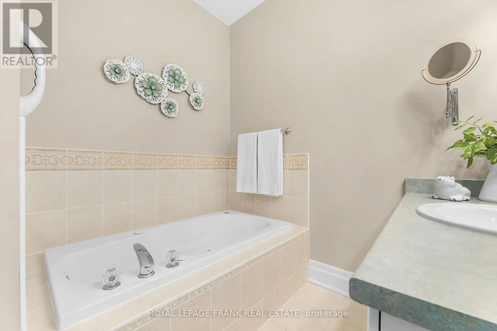 202 - 72 PINE STREET, #202