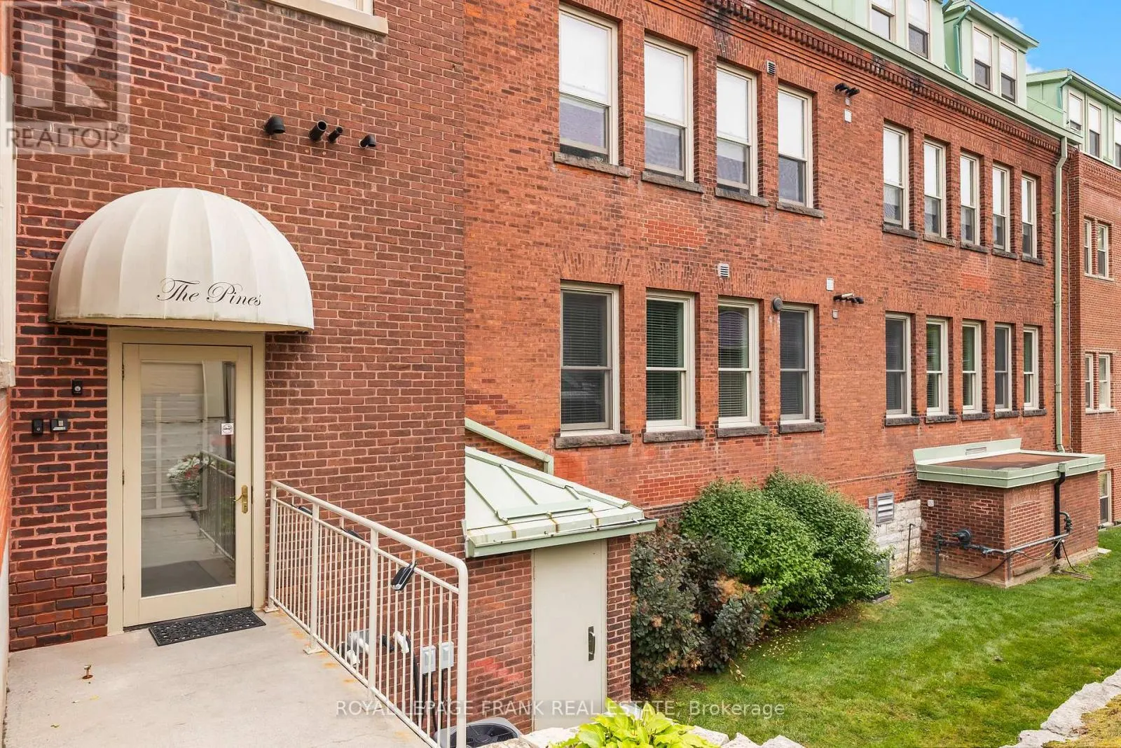 202 - 72 PINE STREET, #202