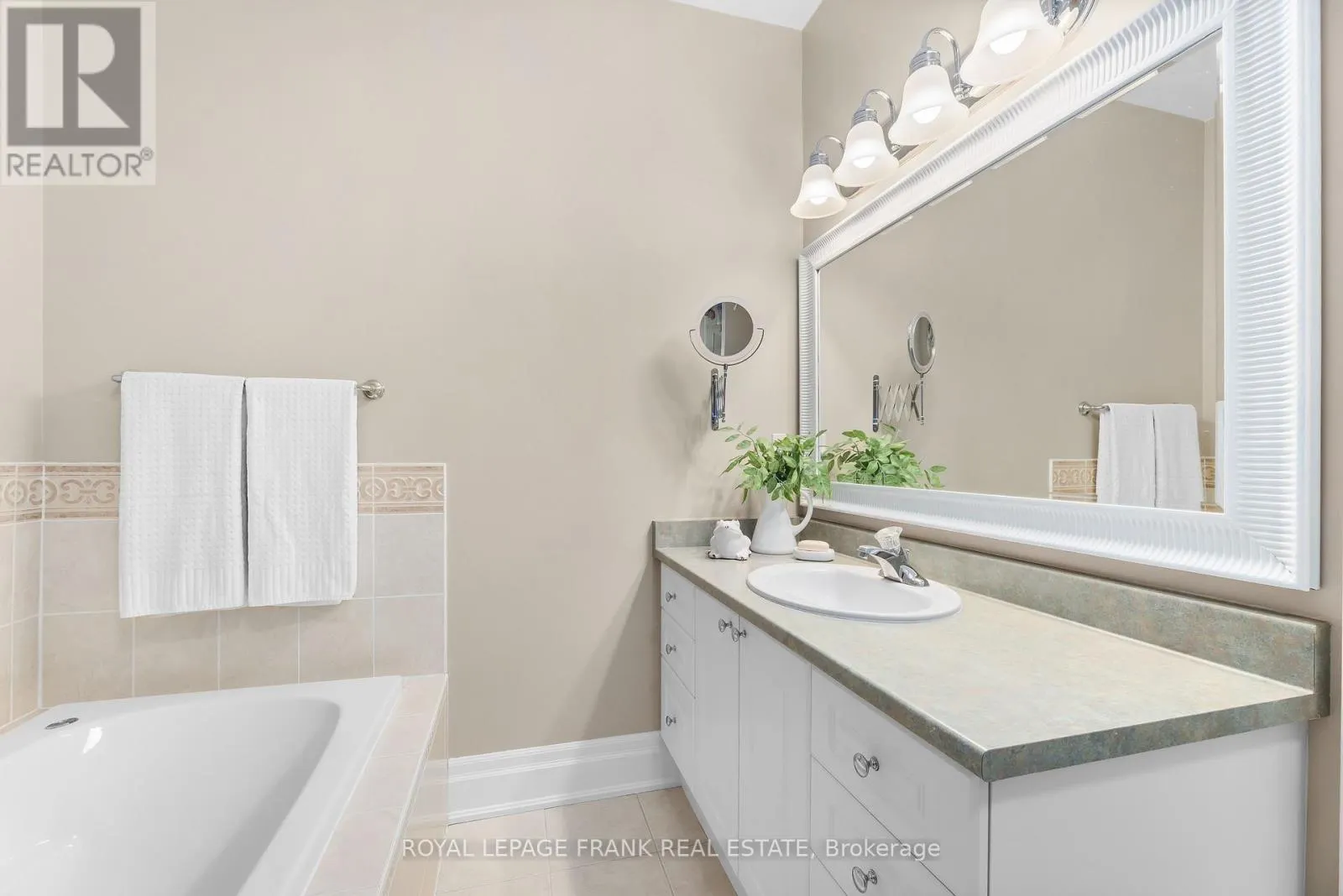 202 - 72 PINE STREET, #202