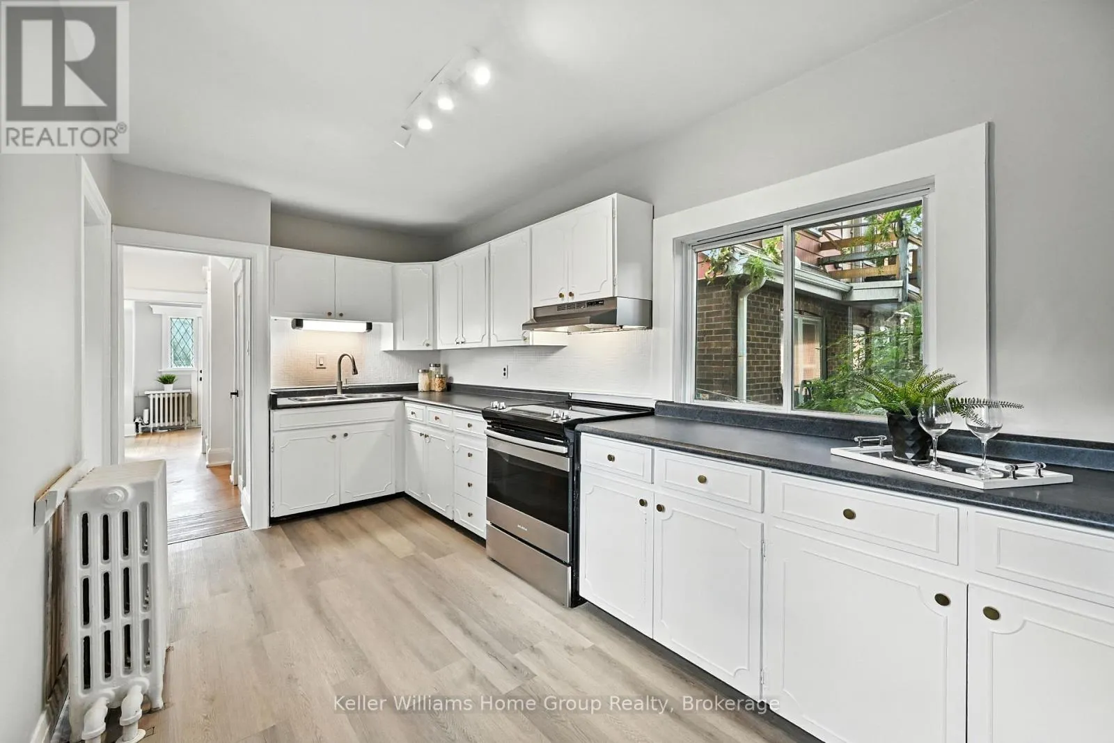 1047 MAIN STREET E