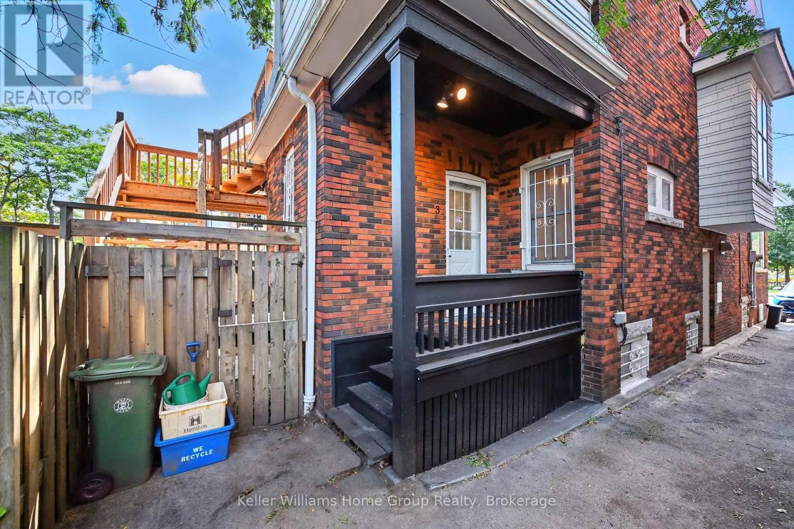 1047 MAIN STREET E