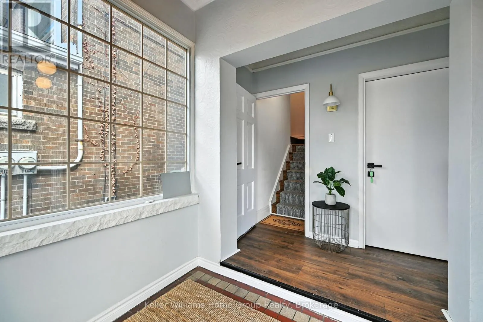 1047 MAIN STREET E