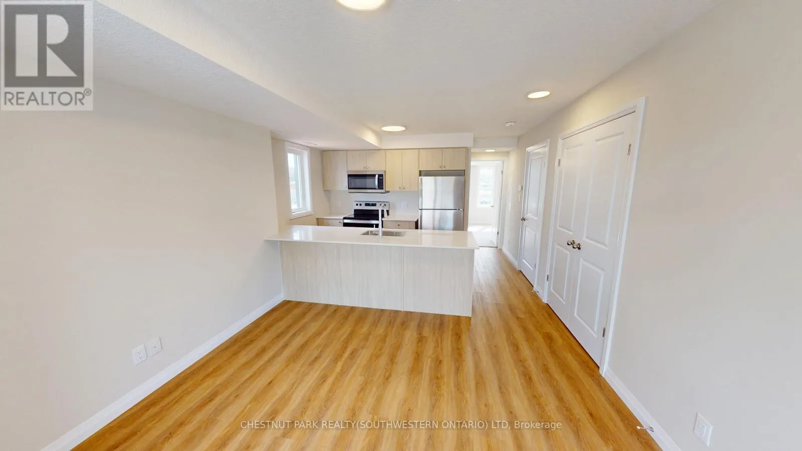 D3 - 410 NORTHFIELD DRIVE W