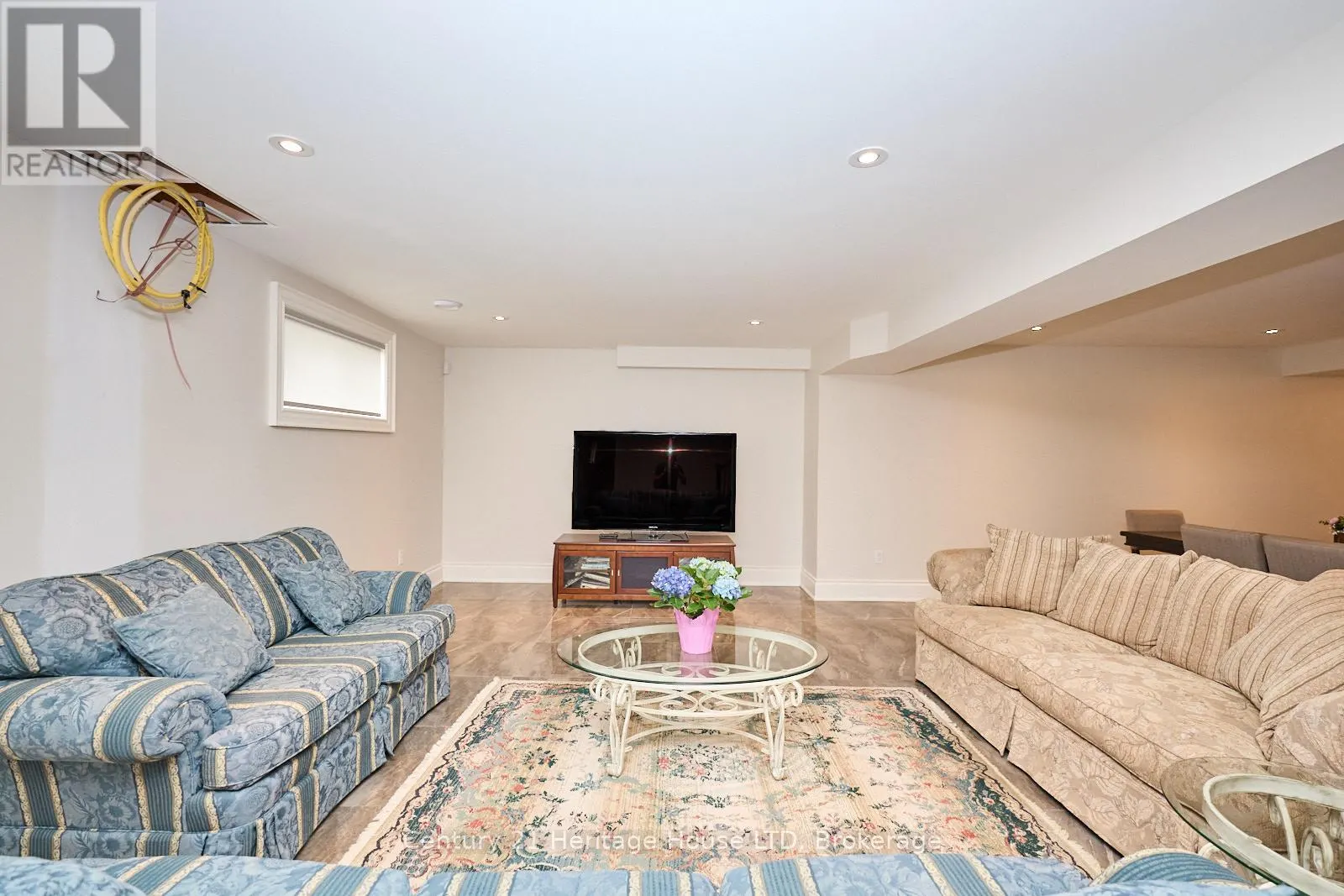 17 BIGGAR ROAD