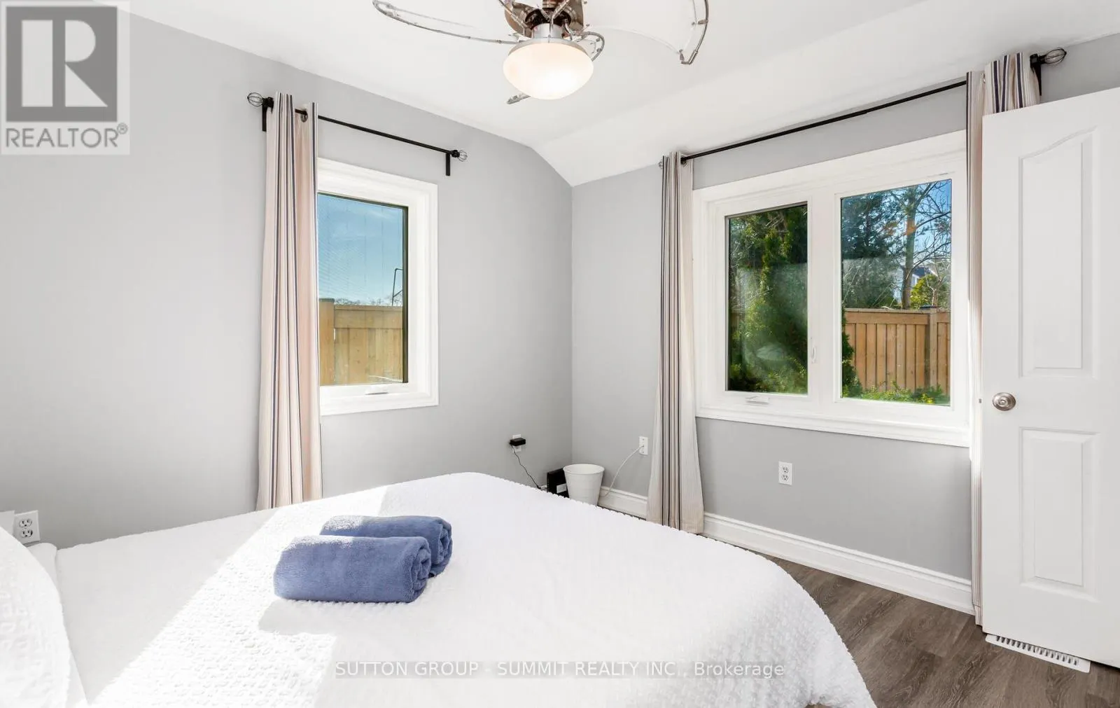 18 1/2 LAKESHORE DRIVE