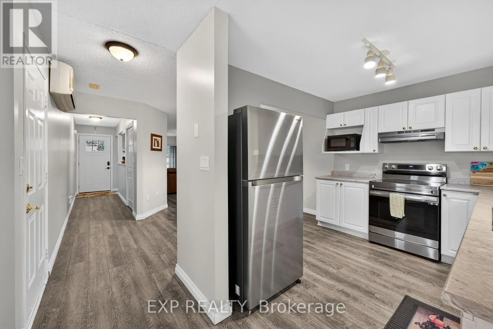 1045 SPRINGFIELD DRIVE