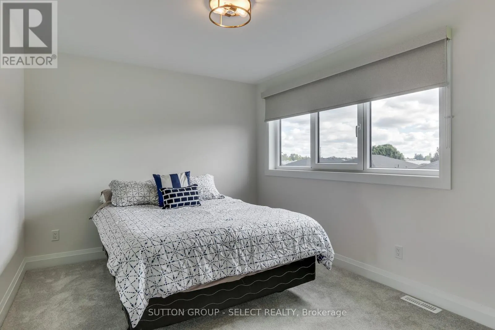 35 ALEXANDER CIRCLE