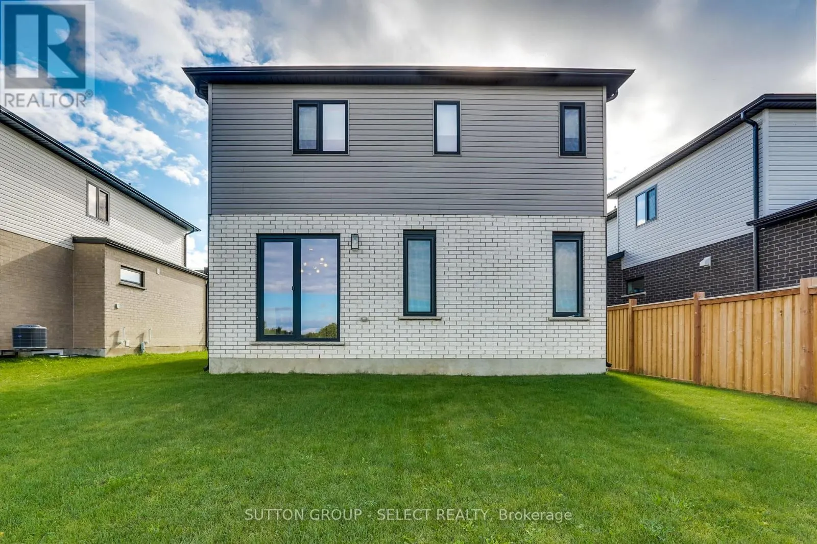 35 ALEXANDER CIRCLE