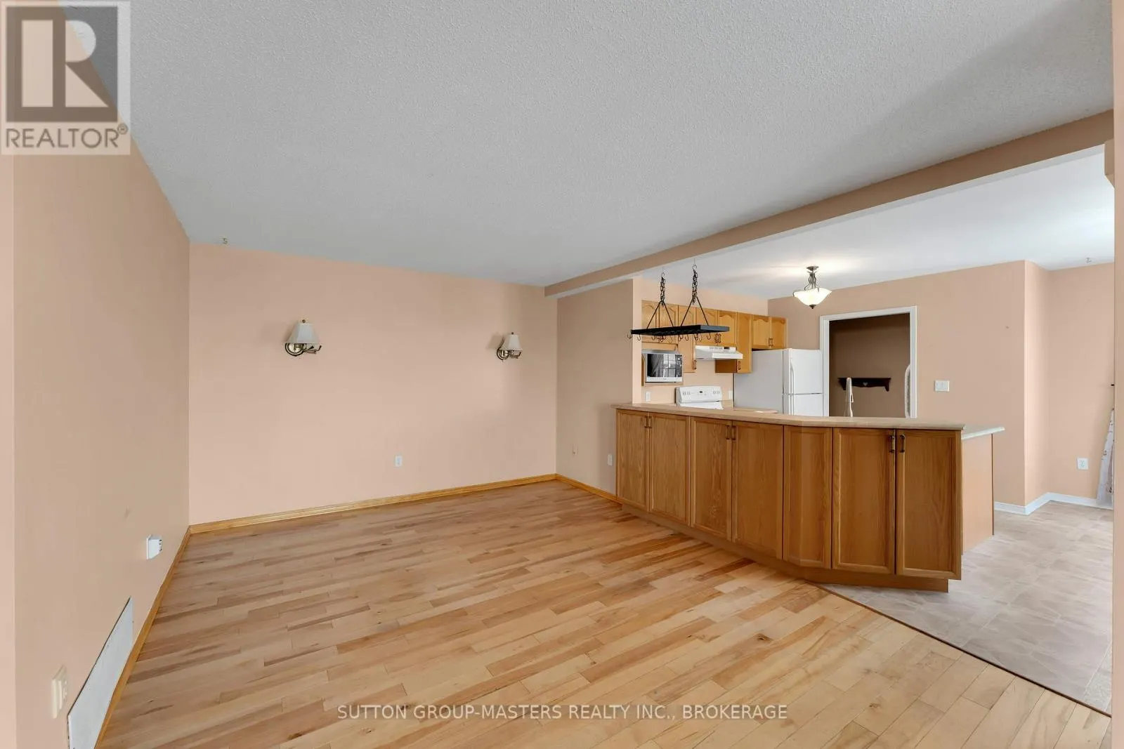 1049 WATERBURY CRESCENT