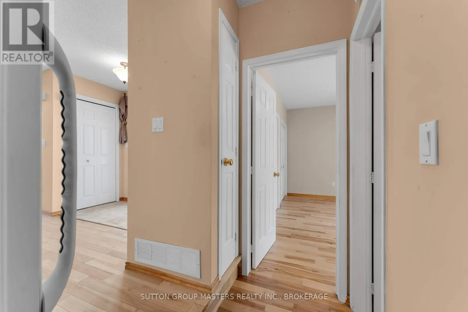 1049 WATERBURY CRESCENT