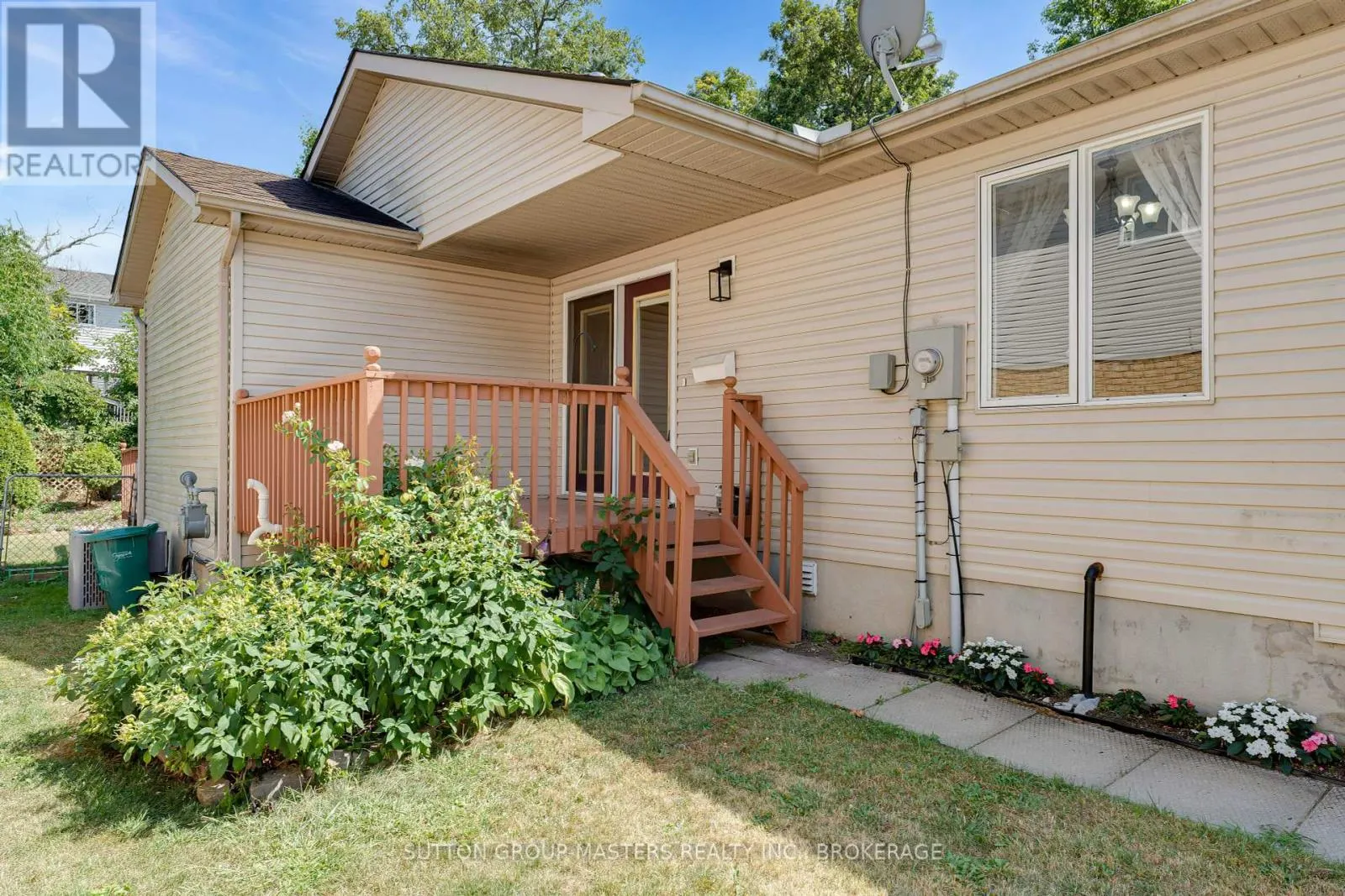 1049 WATERBURY CRESCENT