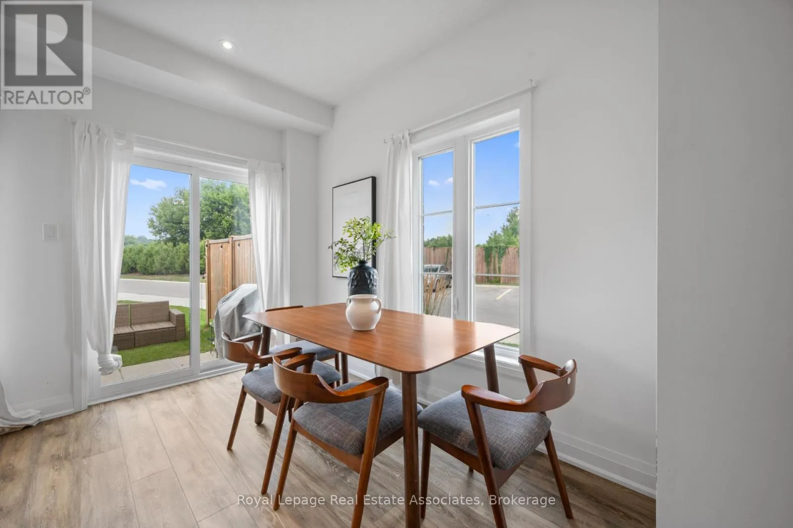 26 STEELE CRESCENT