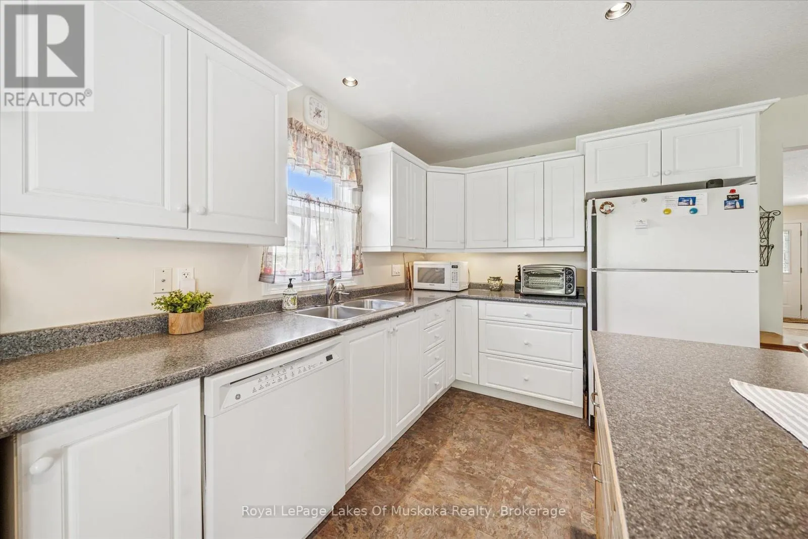 7 INVERARAY COURT