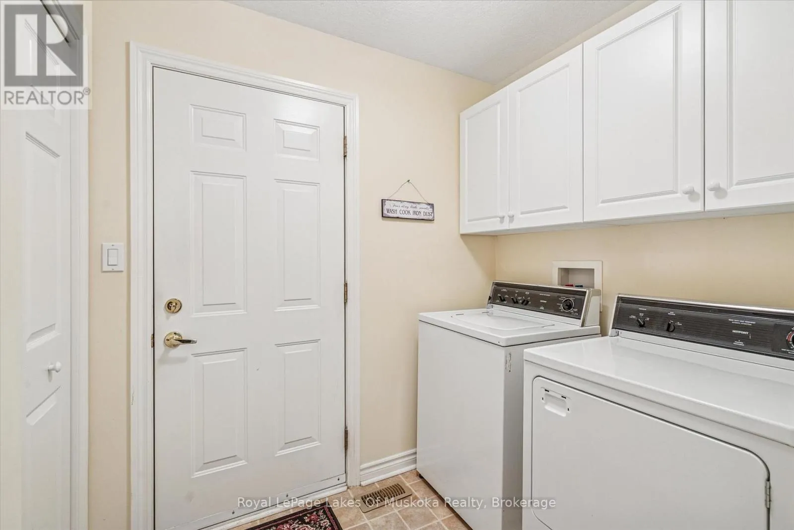 7 INVERARAY COURT