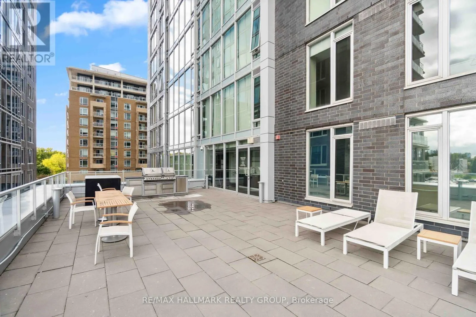 1602 - 111 CHAMPAGNE AVENUE S