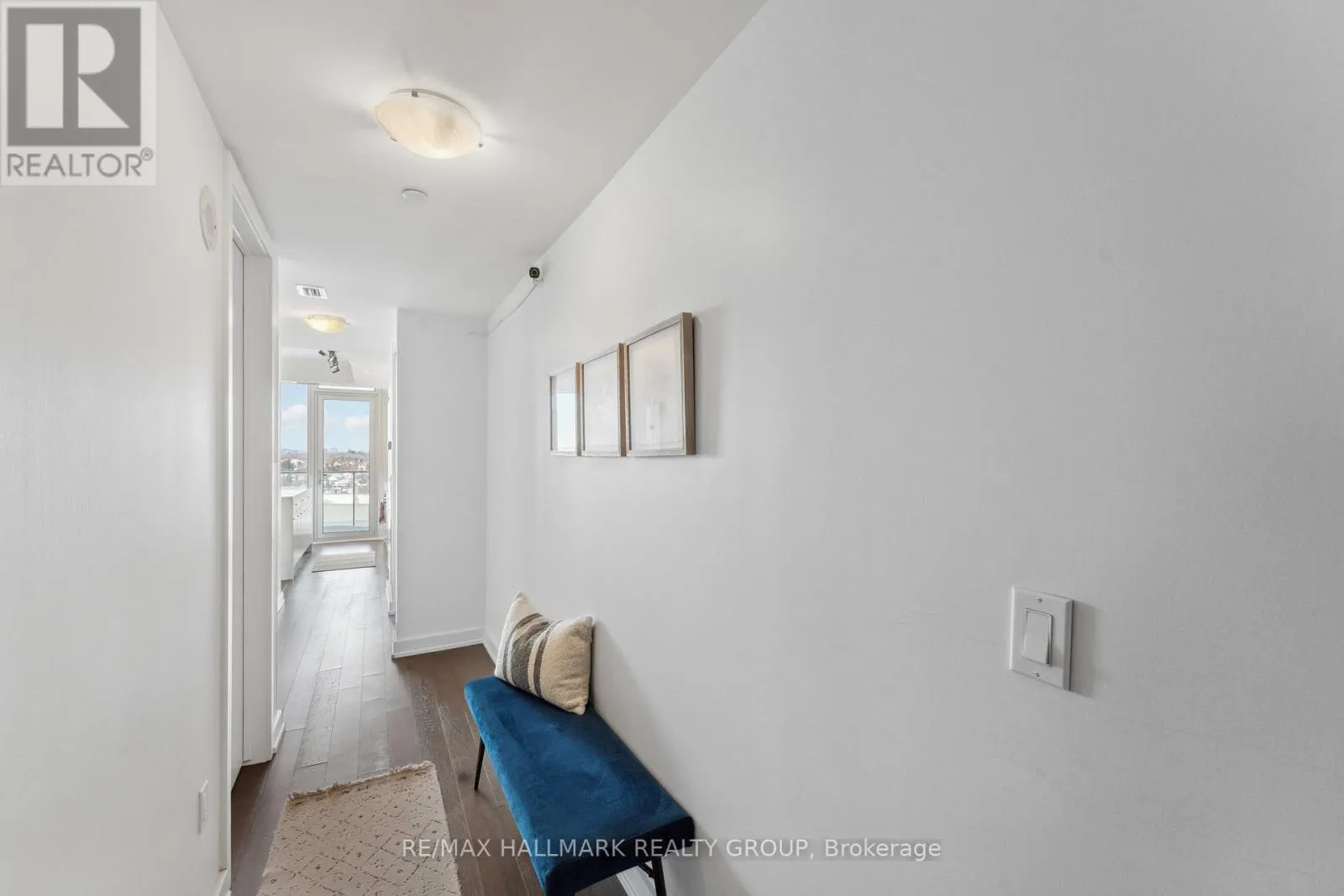 1602 - 111 CHAMPAGNE AVENUE S