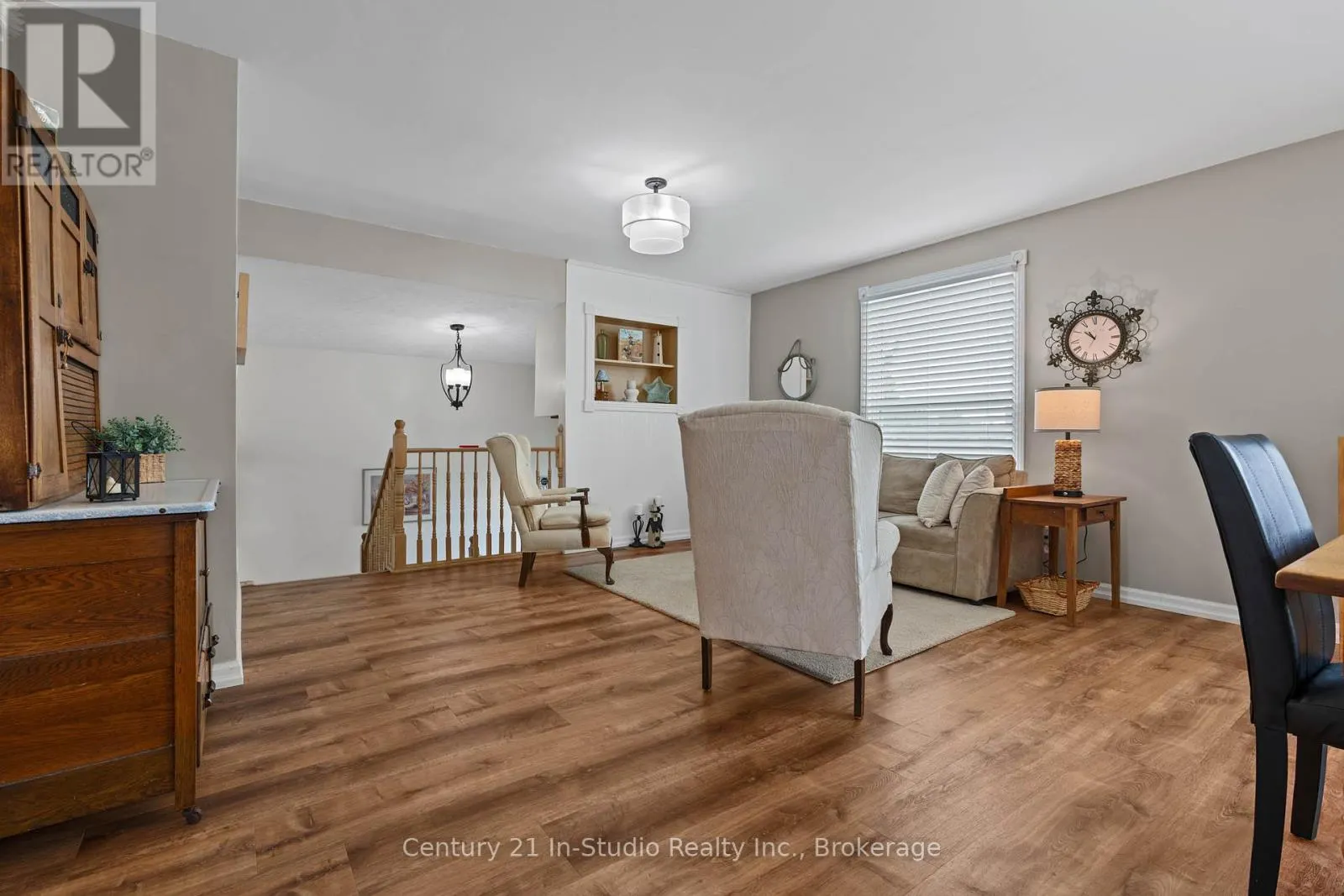 618134 GREY 18 ROAD