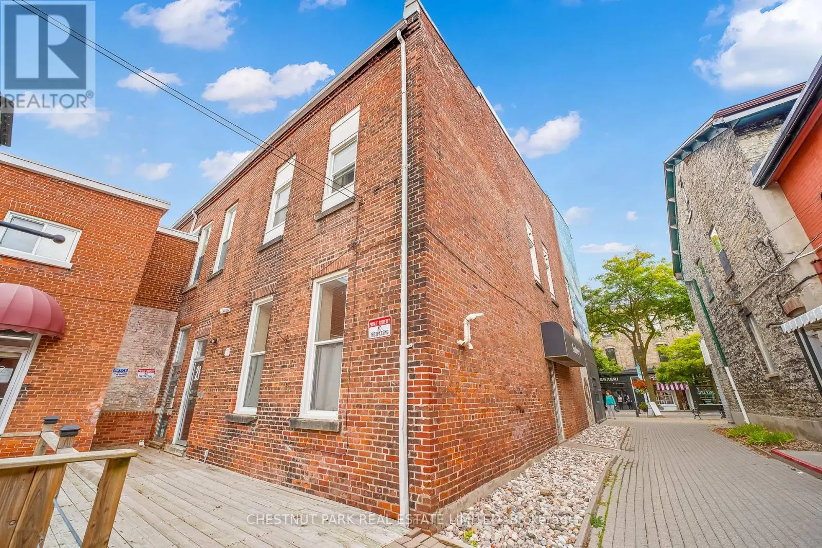 2-19 KING STREET W
