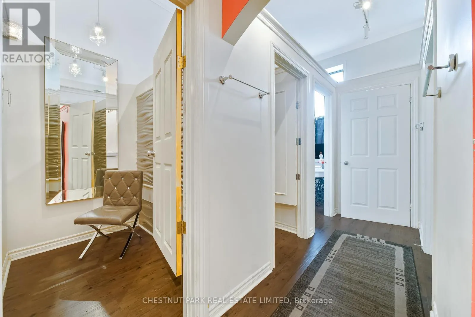2-19 KING STREET W