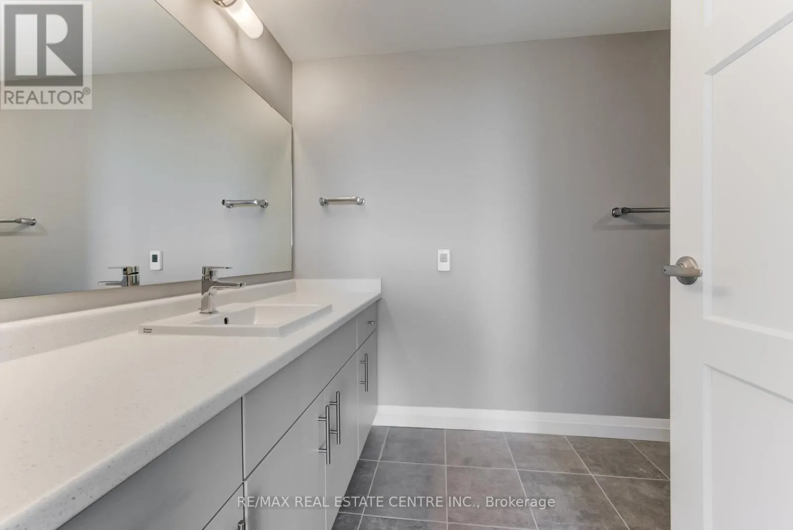 1001 - 93 ARTHUR STREET S