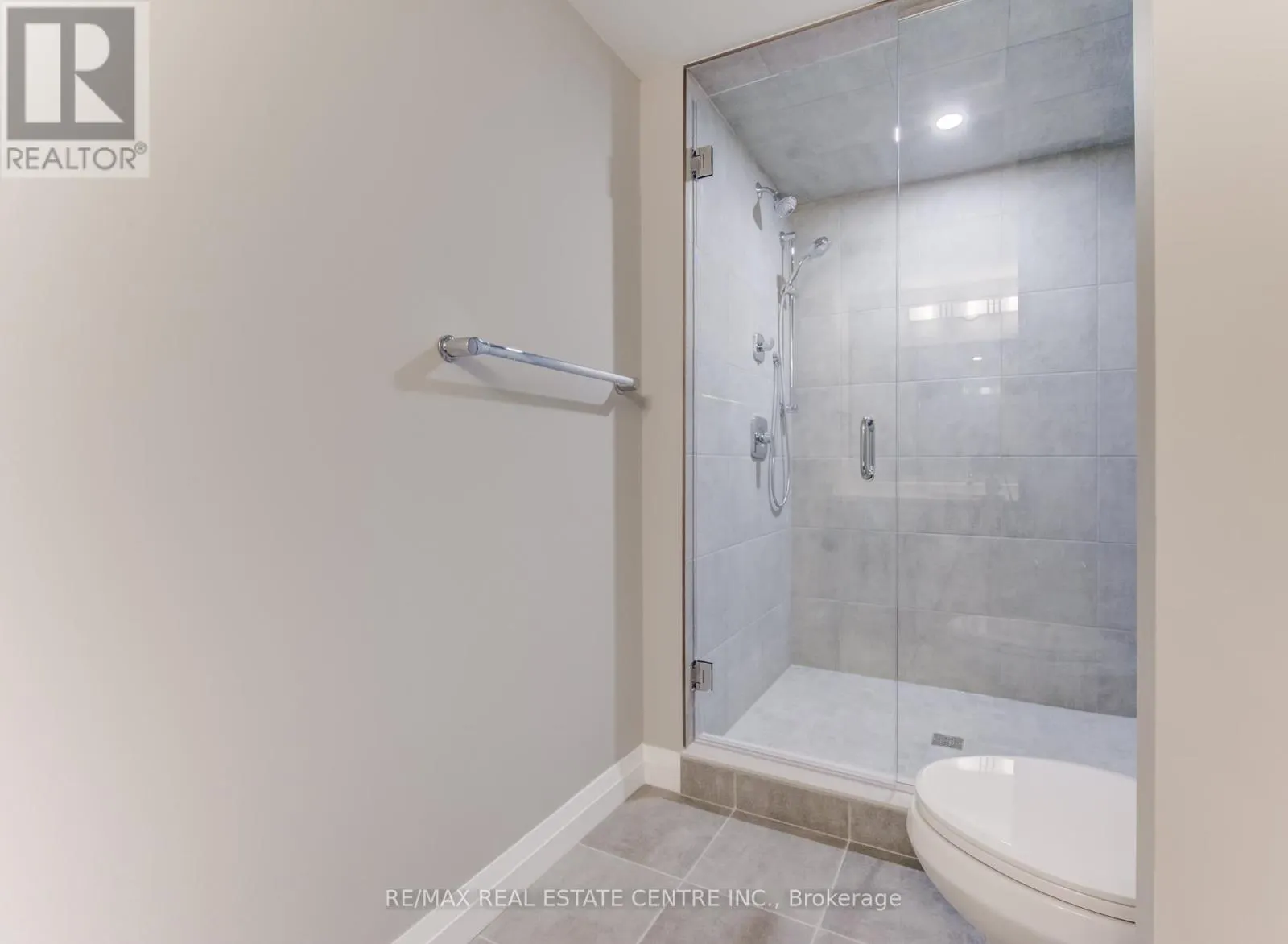 1001 - 93 ARTHUR STREET S