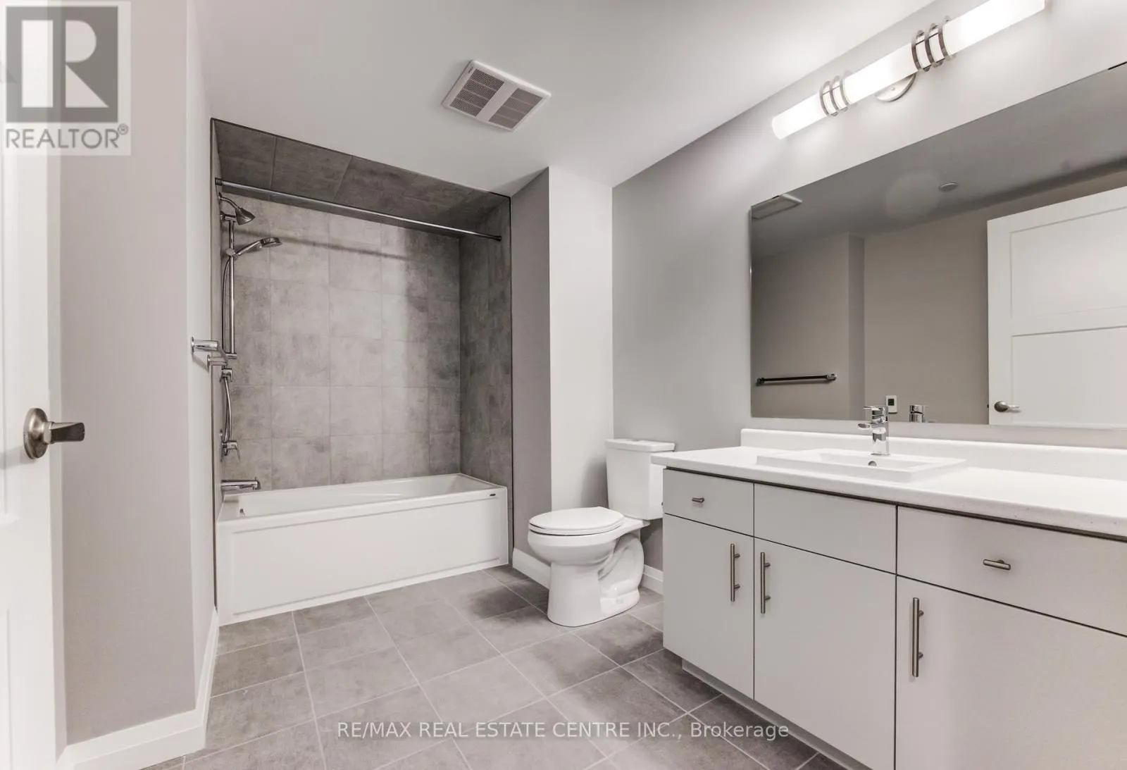 1001 - 93 ARTHUR STREET S