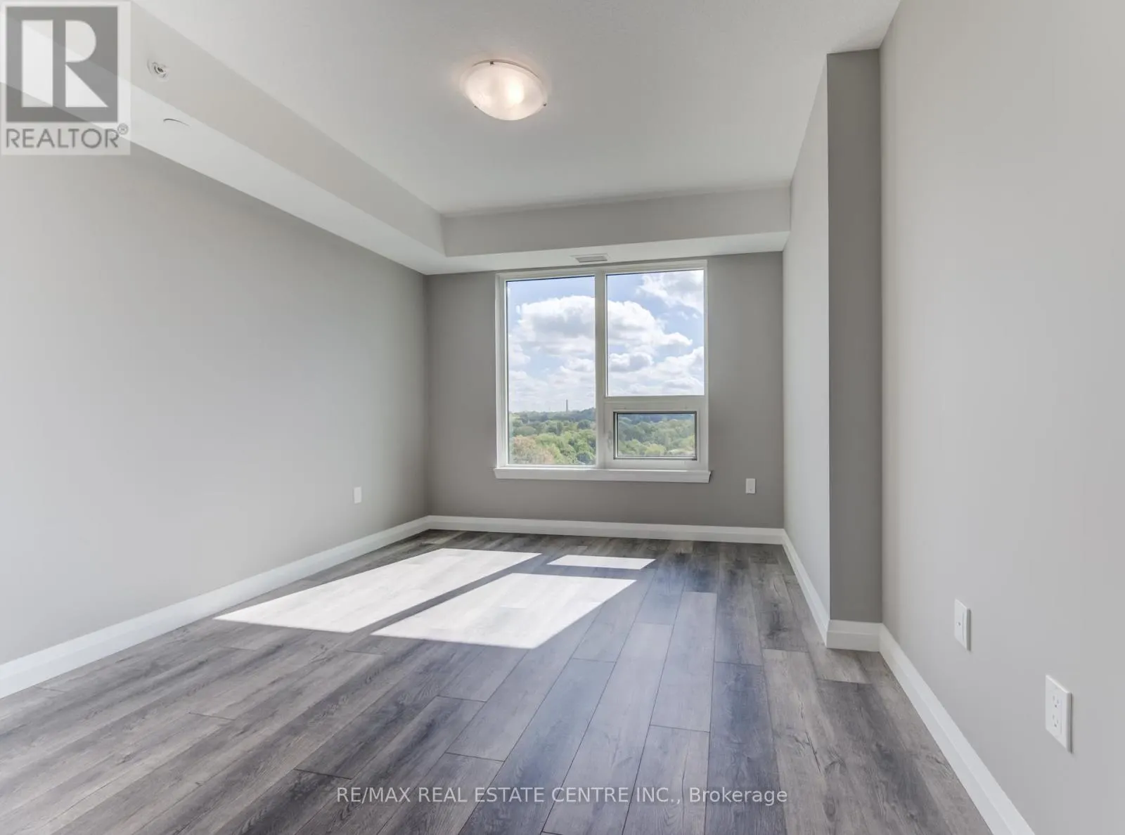 1001 - 93 ARTHUR STREET S