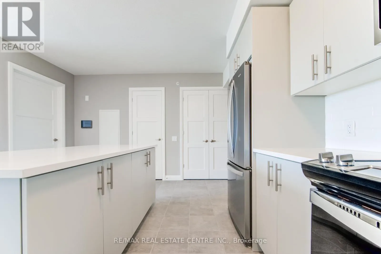 1001 - 93 ARTHUR STREET S