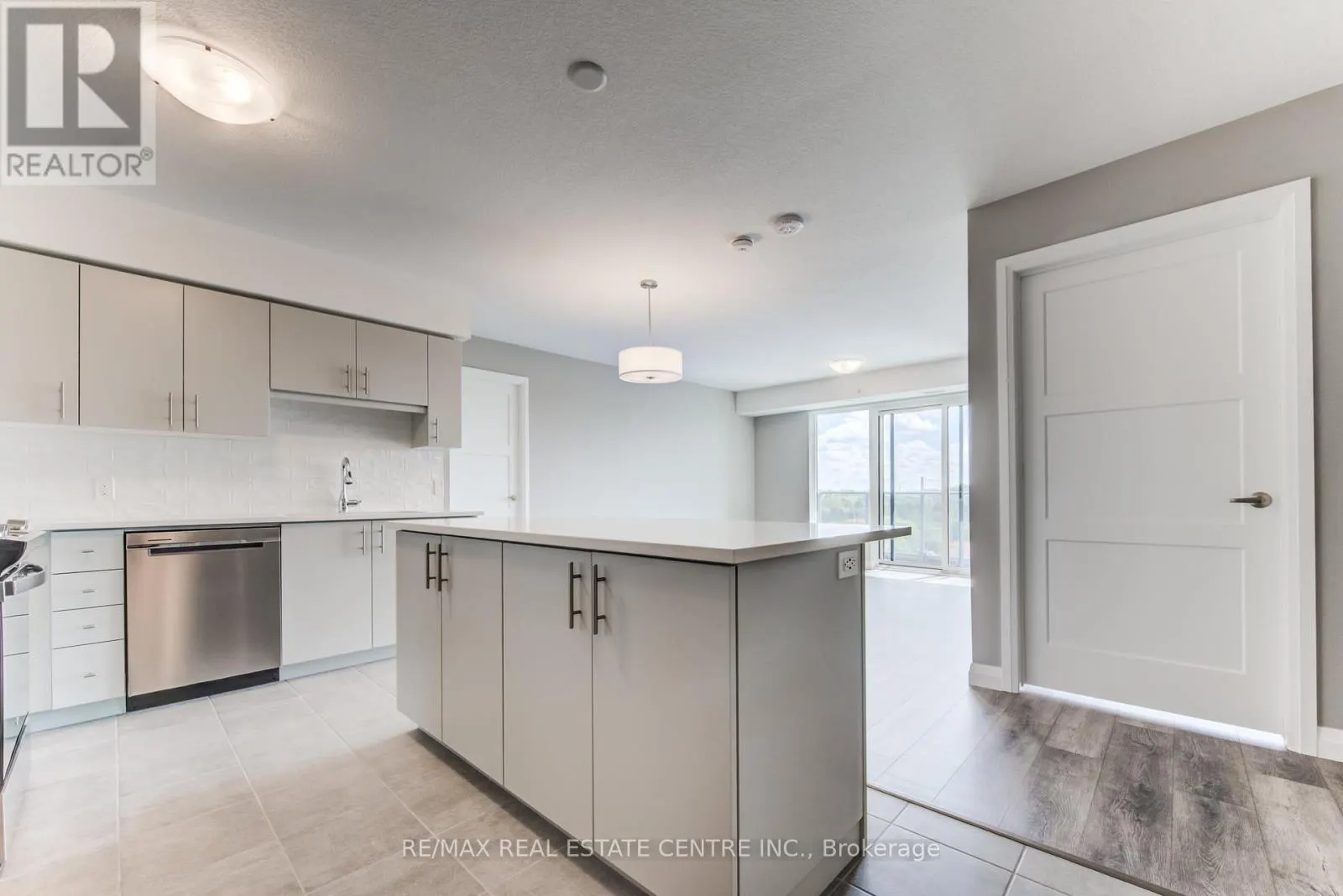 1001 - 93 ARTHUR STREET S
