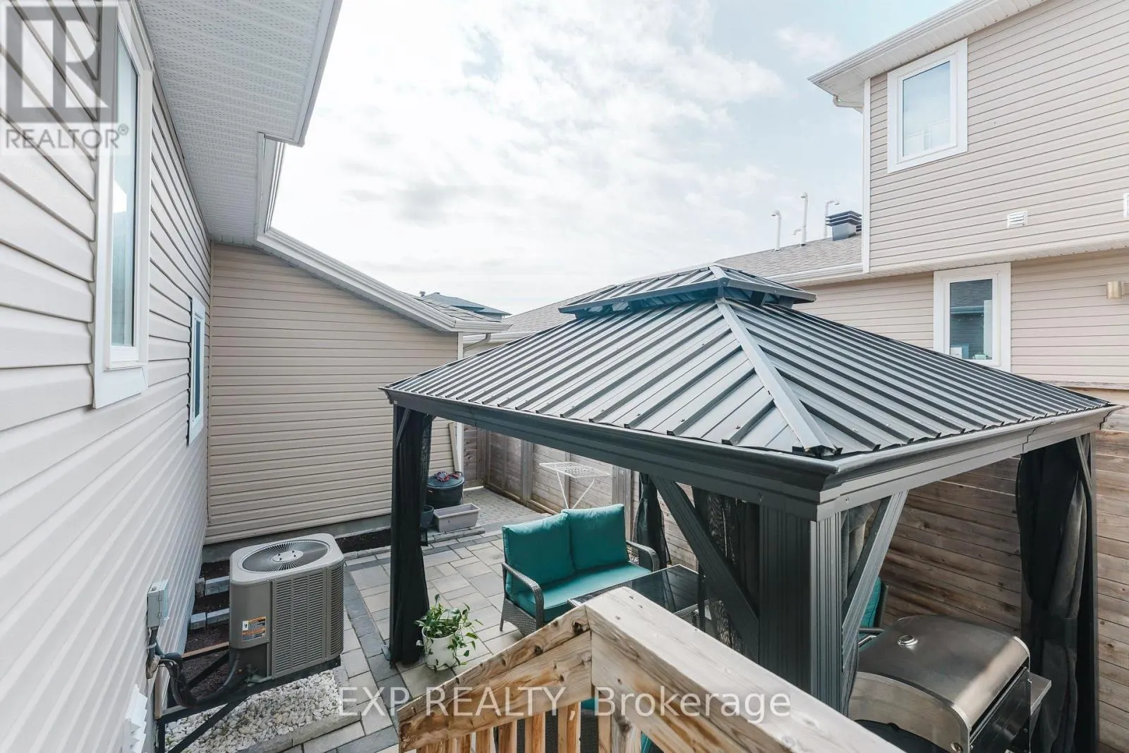 400 SWEETFLAG STREET