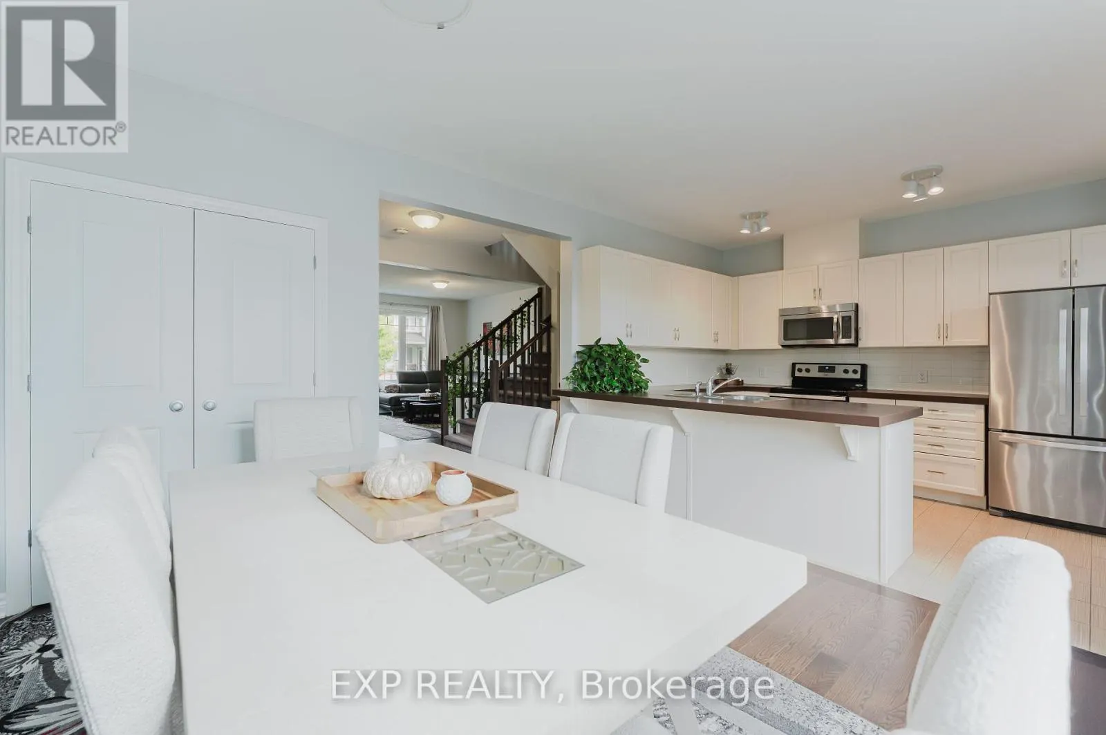 400 SWEETFLAG STREET