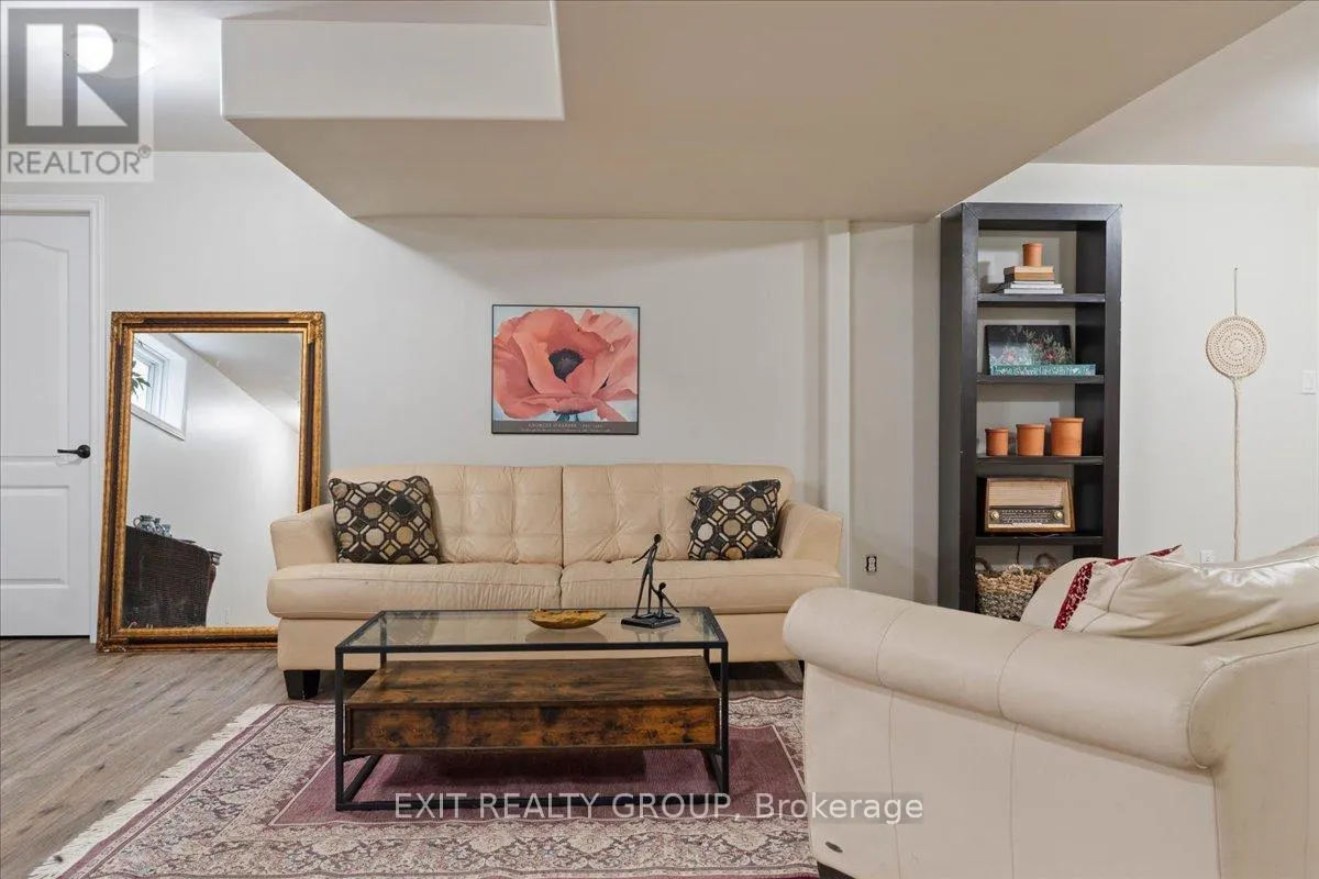 35 LEDGEROCK COURT