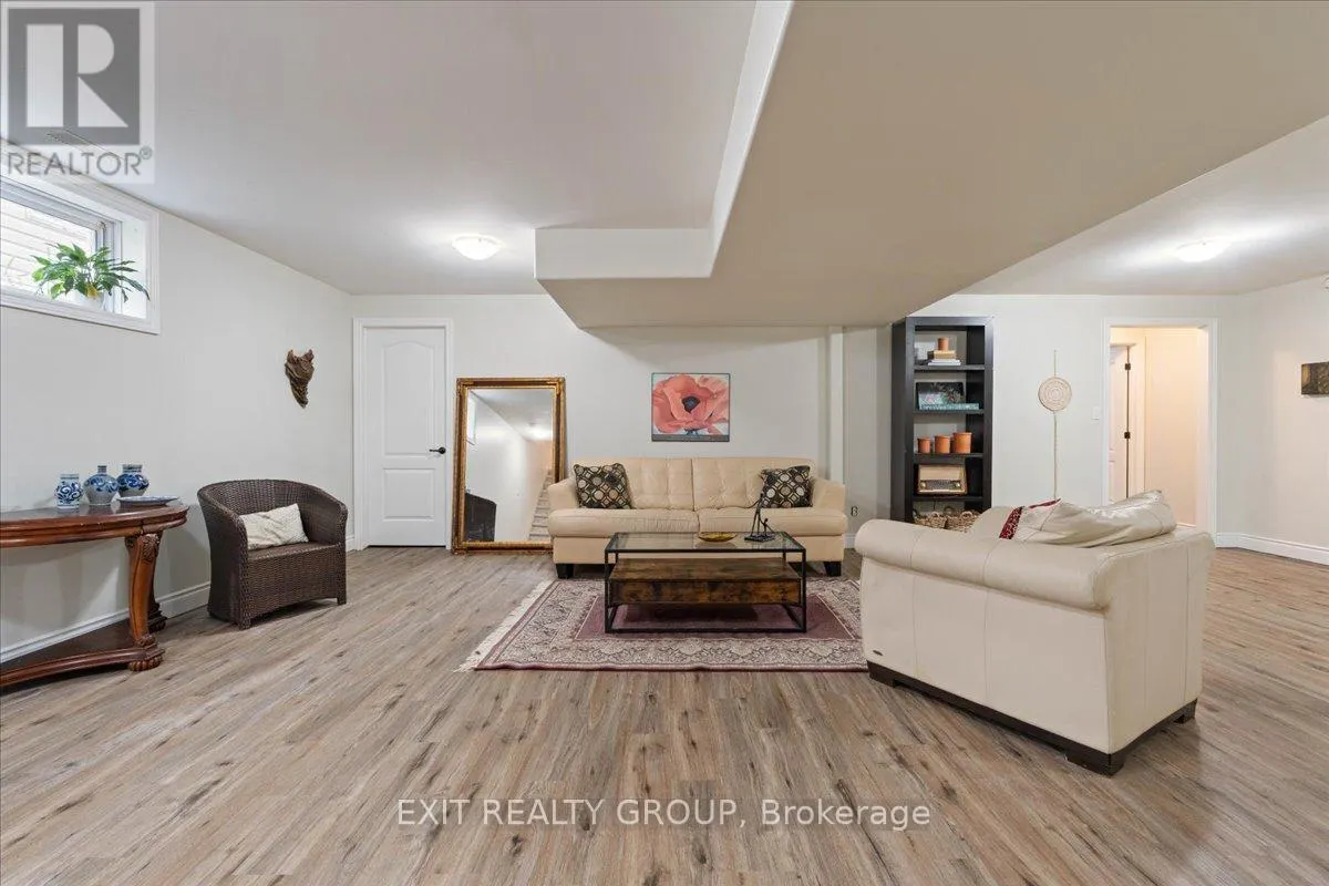 35 LEDGEROCK COURT