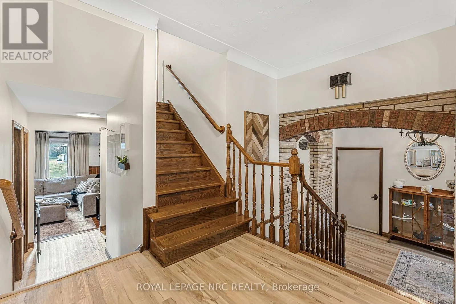 15 OXFORD BOULEVARD
