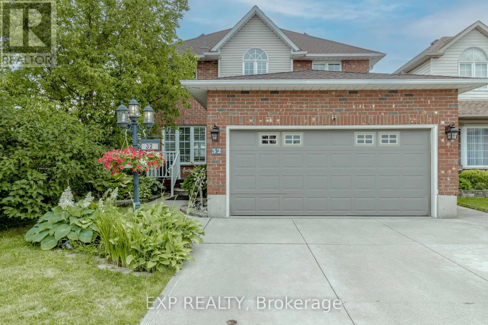 32 VINEBERG DRIVE
