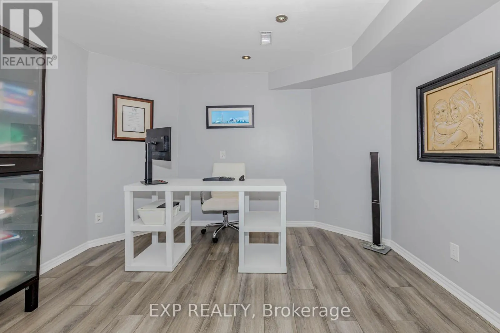 32 VINEBERG DRIVE