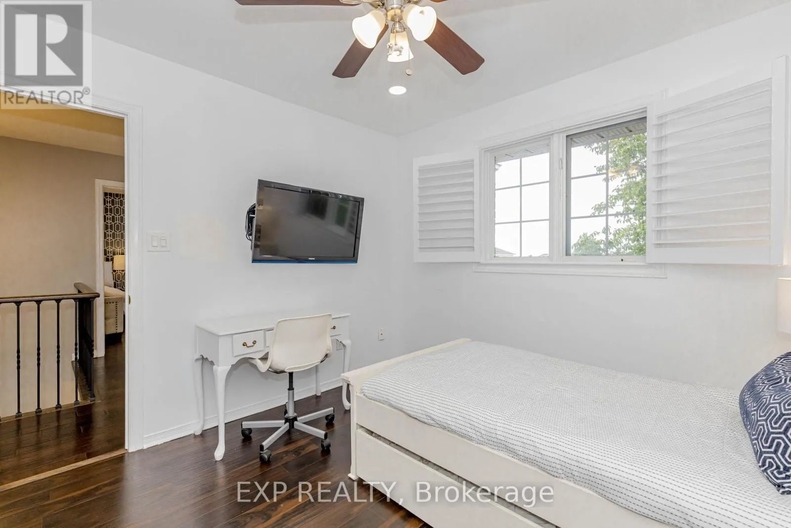 32 VINEBERG DRIVE