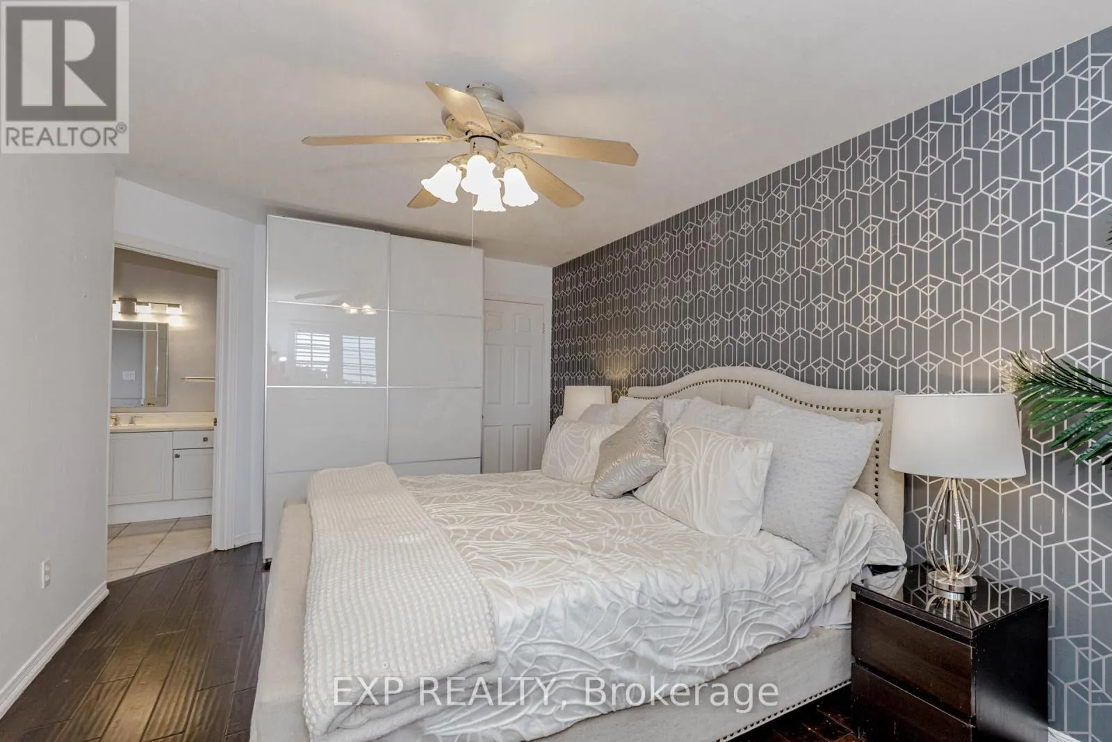 32 VINEBERG DRIVE