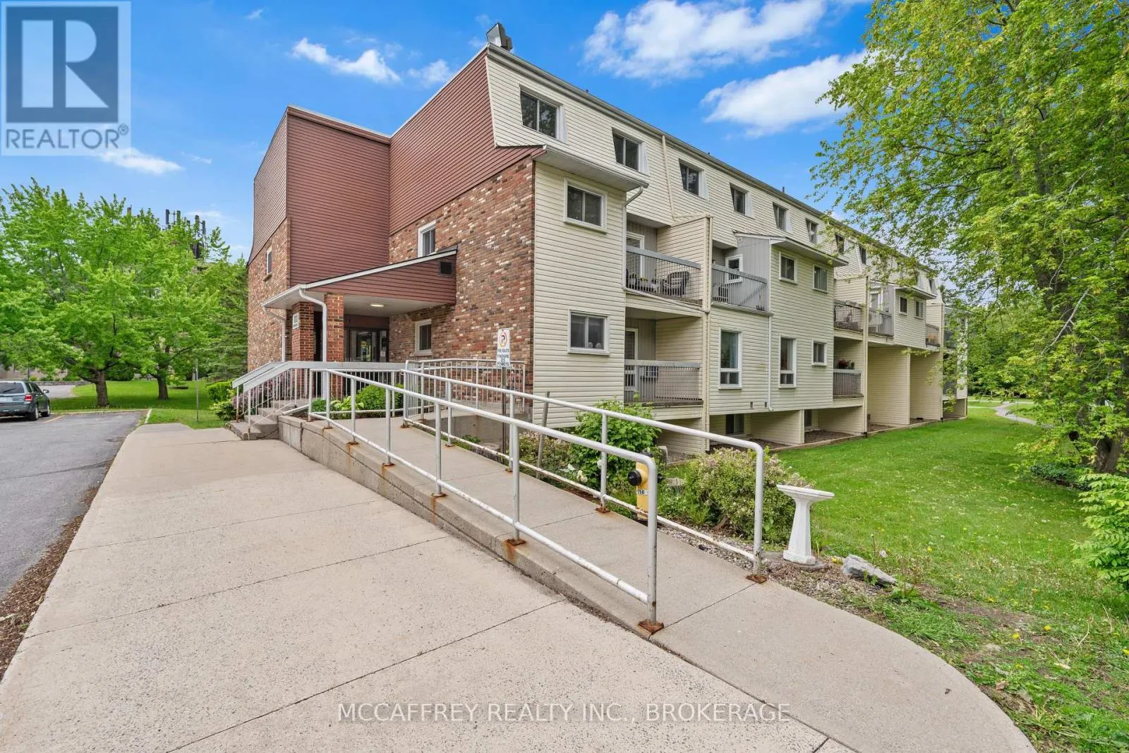 102 - 1010 PEMBRIDGE CRESCENT, #102